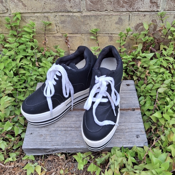 Platform Sneakers Black White Lace-up Women Size 7 - 7.5 - Picture 5 of 16